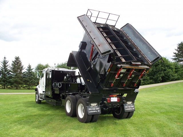 Термос-бункер регенератор на грузовикe RC6-T для горячего асфальта